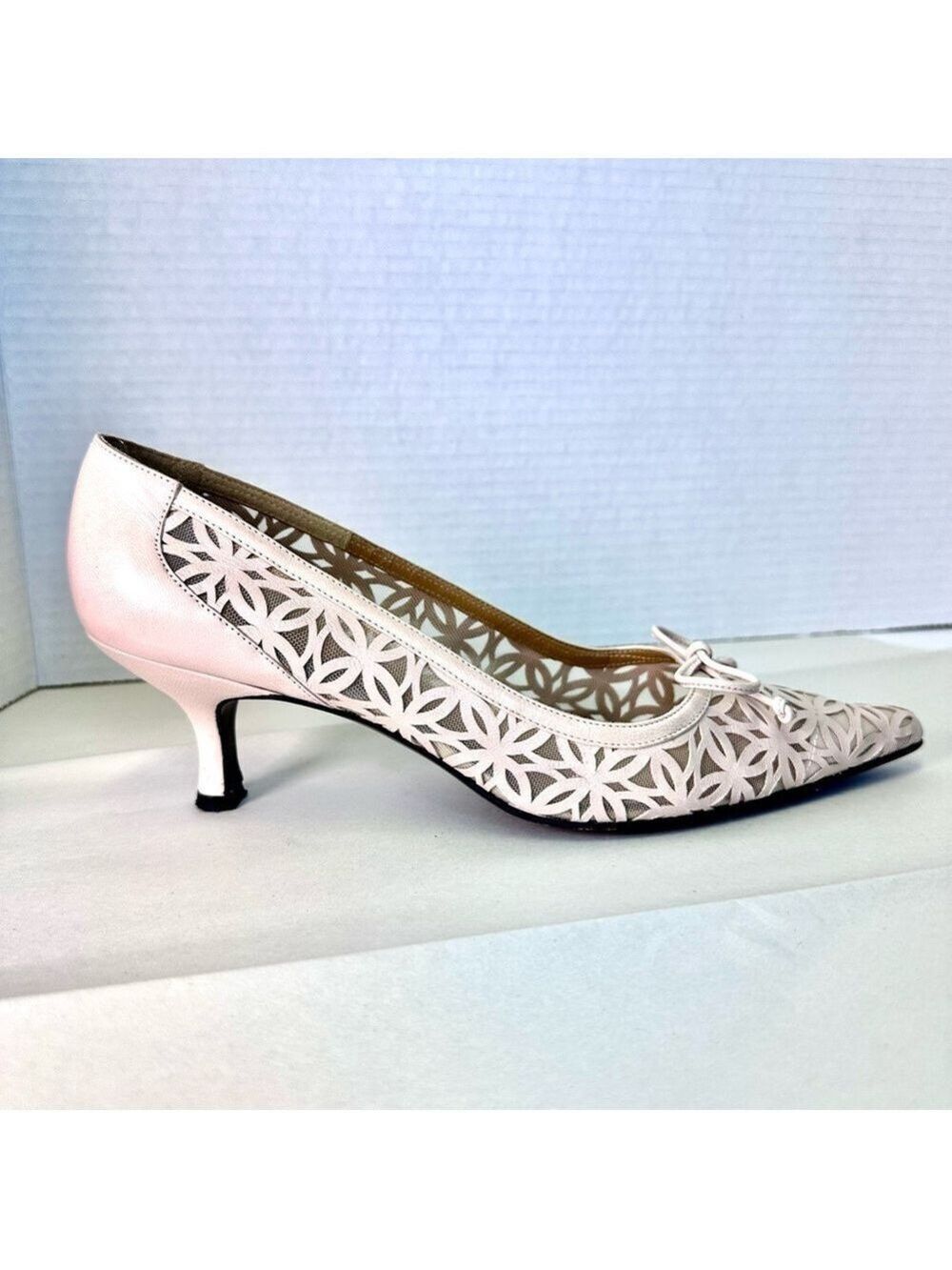 STEWART WEITZMAN KITTEN HEEL MESH PUMP W/ LEATHER BOW WOMENS SZ 7